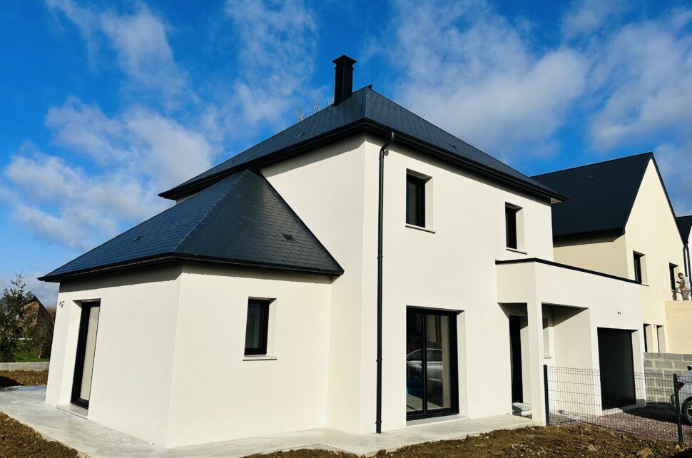 A Eterville, Maisons Novalis, constructeur de maisons individuelles à Caen, a livré cette nouvelle demeure.